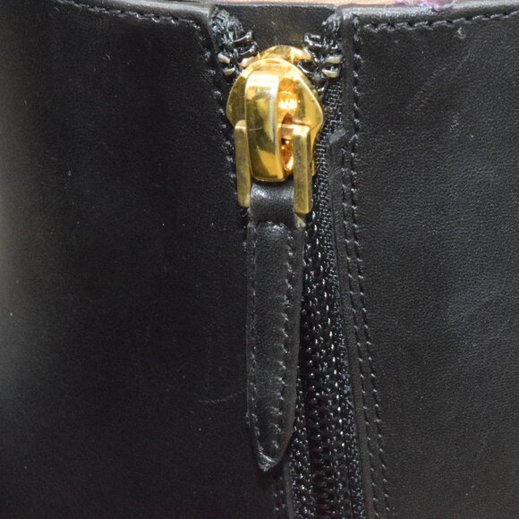 EUC Emilio Pucci 36 6M Black Leather Bootie Ankle Boots Heels Gold Turnlock Logo - Picture 5 of 16